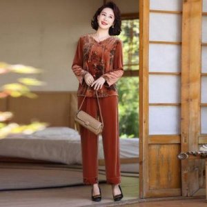 ​Suntek中老年人女妈妈秋装：潮流舒适感的完美搭配