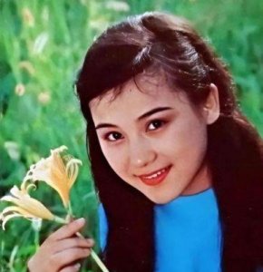 ​张莉，87版《红楼梦》薛宝钗扮演者，近况揭秘及退出娱乐圈原因