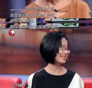 ​52岁朱茵现状：住村屋开两万块破车网友疑活成了大妈的样子？