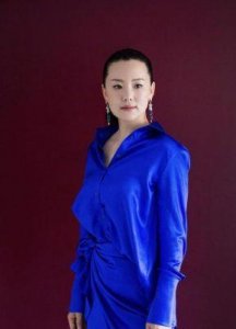 ​咏梅：从容影后皱纹也是岁月的勋章
