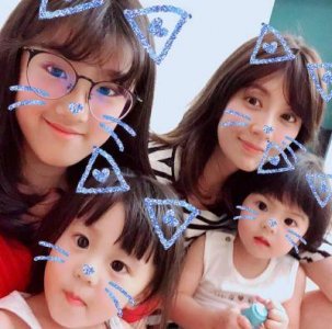 ​贾静雯晒全家福：三个女儿整齐出镜，7岁波妞褪去婴儿肥难以辨认