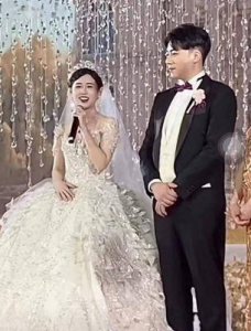 ​何猷君婚礼疑云：是否仅娶一妻？