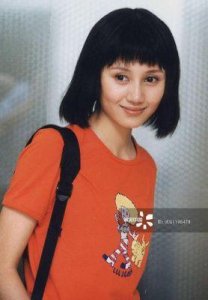 ​袁泉刚出道时到底有多美？当年轻时照片曝光后，网友：一眼千年