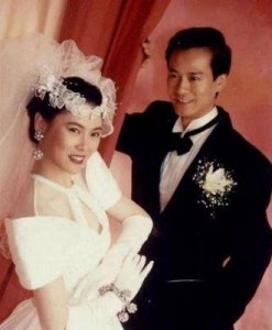 ​1984年，郑少秋被传出轨，却对肥肥说：相信我，否则我们立刻结婚