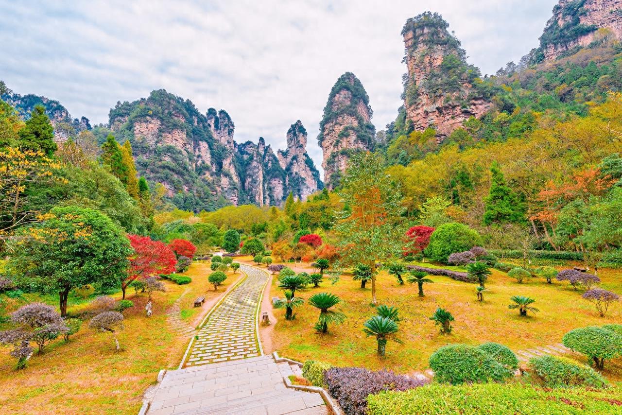 张家界位于湖南西北部，是中国最重要的旅游城市之一