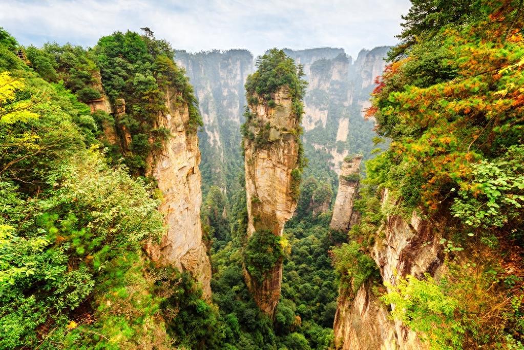 张家界位于湖南西北部，是中国最重要的旅游城市之一