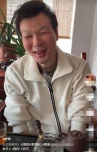 ​主持人李彬神秘失踪数年，罕露面原因曝光：因用药导致眼睛肿胀如缝