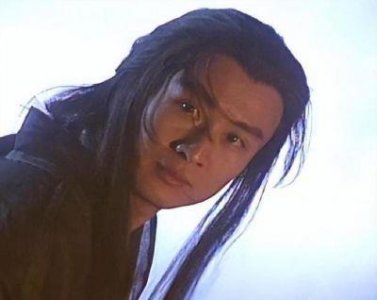 ​61岁孙兴开面馆：从明星到老板的温暖转身