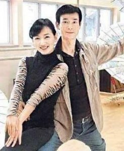 ​郑少秋陪同赵雅芝就医，数日后沈殿霞团队针对赵雅芝产生纠纷
