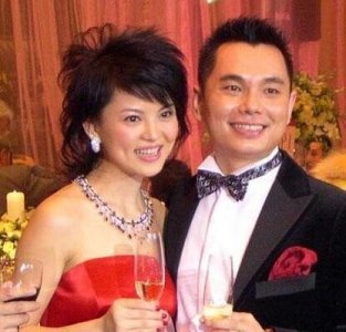 ​李湘离婚原因，何炅一家三口照(李湘何炅的感情)