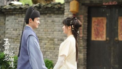 ​张含韵童年照对比（15岁爆红17岁跌落神坛）