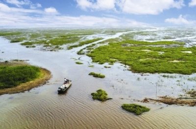 ​湖南湖北的“湖”，它指的是这个湖泊，大部分面积在湖南境内