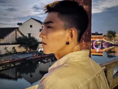​网红李耀阳拍摄网剧，现场与导演发生矛盾，直播澄清“打人”原因