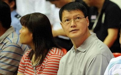 ​易建联：27岁娶巴西足球宝贝，36岁退役移民，生两儿子成人生赢家