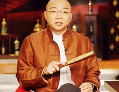​前央视知名主持人王凯，事业当红辞掉工作，带妻子经商年入上亿