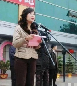 ​励志女官折戟：白天反腐作秀，夜晚贪腐狂欢，袁菱4000万梦终破灭