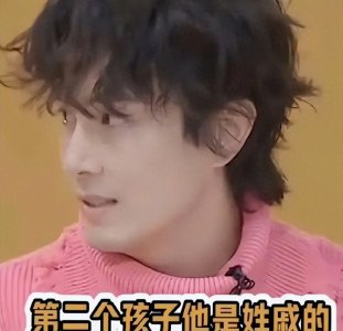 ​戚薇回婆家美国过年，2岁二胎儿子首次公开，留着长发皮肤黝黑