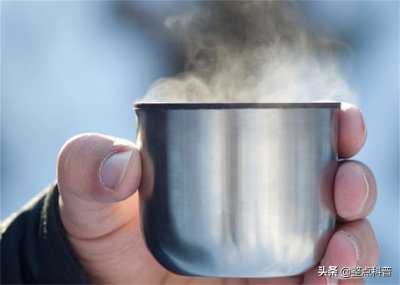 ​“夺命保温杯”遭央视多次曝光，热水进毒水出，大家要提高警惕