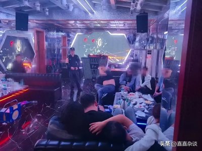 ​17名男女KTV聚众吸毒被一锅端！
