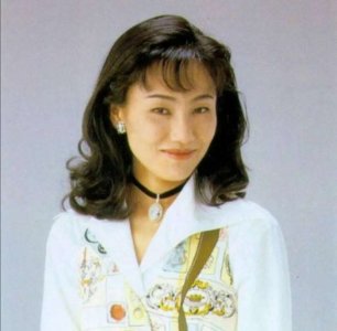 ​富坚义博老婆是谁（富坚义博的漂亮老婆——武内直子究竟有多有钱？）