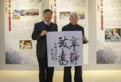 ​他是原广东省委书记，力推经济特区，曾豪言：要杀头，就杀我好了