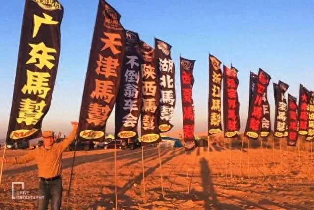横扫四大沙漠，这条公路走起来就一个字：爽！｜京新公路