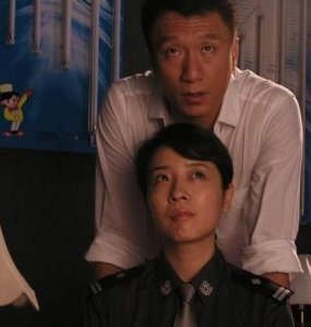 ​49岁陈小艺家人遭曝光 老公曾捧红张嘉译 儿子英俊帅气