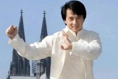 ​成龙：从功夫小子到国际巨星的传奇之路