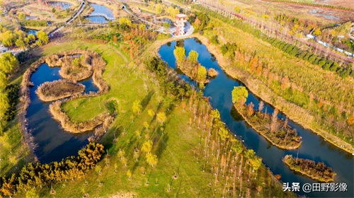 五彩斑斓绿水环绕 西安沣东湿地公园景色如画