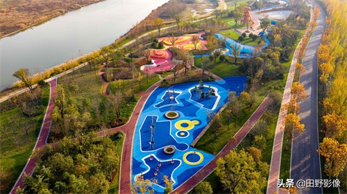 五彩斑斓绿水环绕 西安沣东湿地公园景色如画