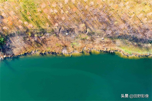 五彩斑斓绿水环绕 西安沣东湿地公园景色如画