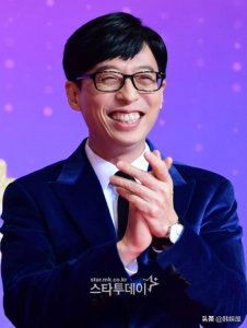 ​姜虎东李孝利（李孝利姜虎东紧随其后）