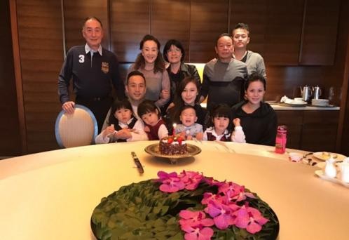 唐志中老婆小咪（唐志中庆结婚六周年咪妈身材好）
