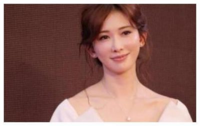 ​林志玲穿裙弯腰再现“礼貌腿”网友：志玲姐姐情商高，有涵养