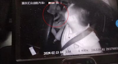 ​的哥发视频炫耀摸两名女乘客胸部“抵车费”，重庆警方通报已被行政拘留 律师：