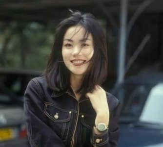 ​中国流行乐女歌手王菲
