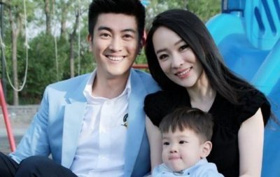 ​霍思燕儿子嗯哼近照曝光：越长越帅，还会体贴疼人，颜值直逼杜江