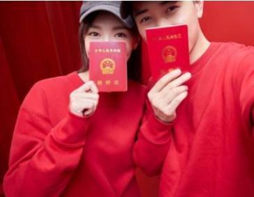 娱乐圈频频传来喜迅，萧正楠领奖公布婚讯，他们是不被祝福的一对