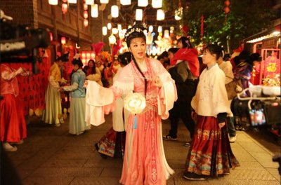 ​中国戏剧梅花奖得主袁媛受访：被“去舞台化的实景表演”所打动