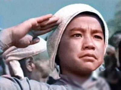 ​1969年，19岁的安吉斯，也就是小兵张嘎的扮演者，去北影揪
