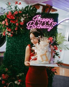 ​陈滢生日与刘佩玥陈晓华乘游艇狂欢！合照意外泄密两对明星情侣