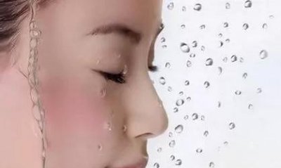 ​适合敏感肌的爽肤水(敏感肌用化妆水和爽肤水哪个好)
