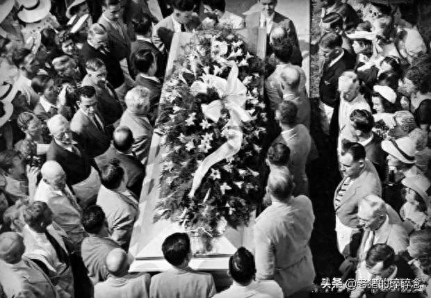 世界第一巨人老照片:身高2米72,重444斤
