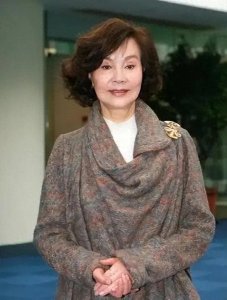 归亚蕾:国家著名演员,出道60年从不拍吻戏,被空军丈夫宠成公主