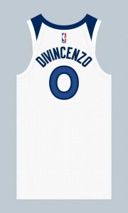 ​球衣记者：杰伦-克拉克让出0号球衣 迪文新赛季将继续身披0号