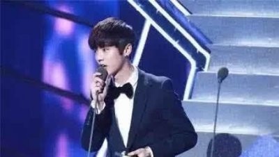 ​鹿晗曾经坦言28岁退出娱乐圈 就因为他爸妈的一句话