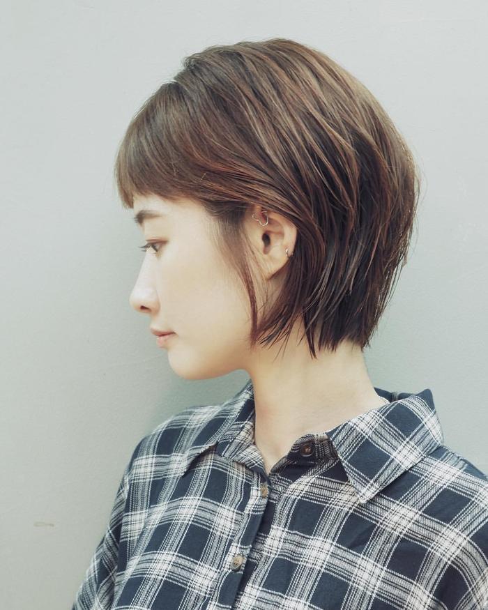 短发搭配空气刘海，年轻时尚又减龄