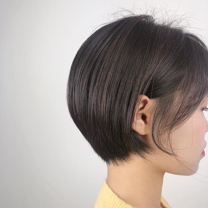 短发搭配空气刘海，年轻时尚又减龄