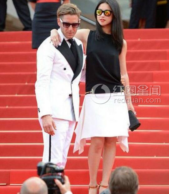 朱珠真空照上阵春光乍泄 朱珠家庭背景显赫吗