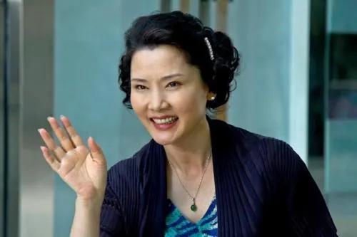 何赛飞与老公合影(老戏骨何赛飞被母亲抛弃)(10)